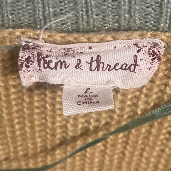 Hem and Thred 2 pocket Cardigan size L - Picture 3 of 3